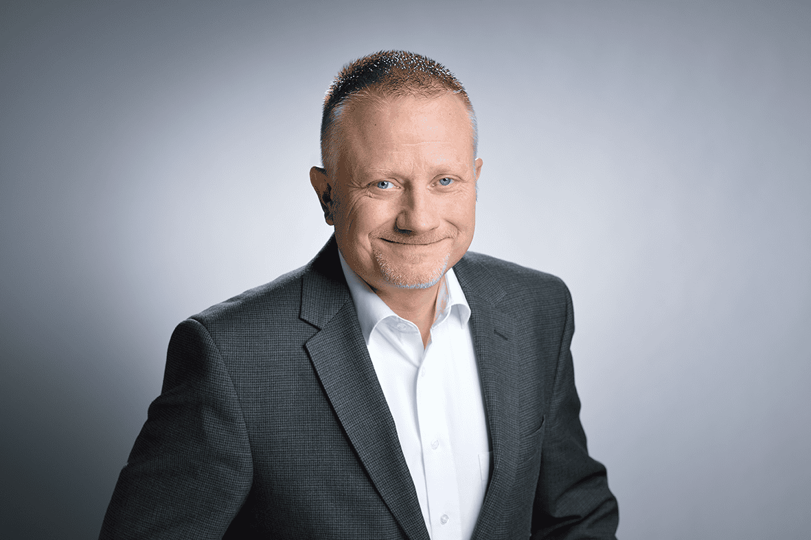 Stephan Kerkhoff_SAE_ SAles West