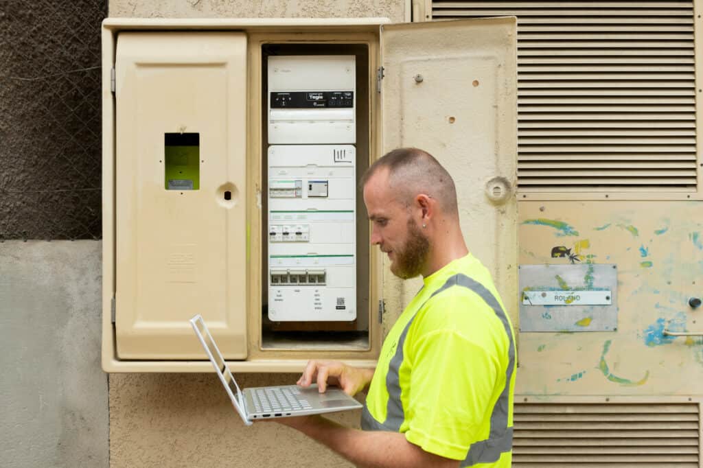 Cabinet controllers