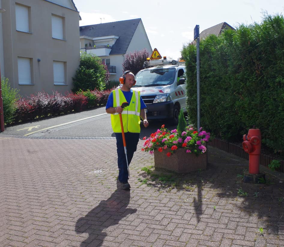 The data loggers alert the leak detection teams