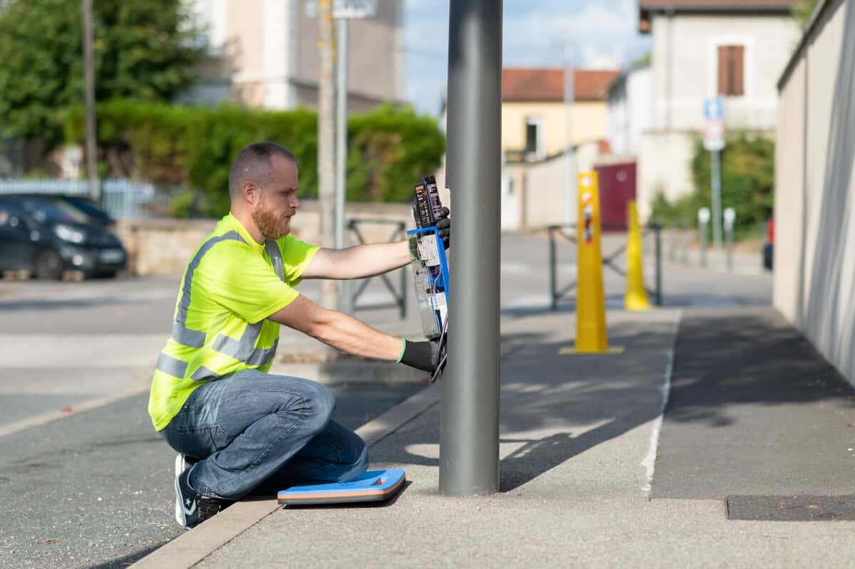 installation et à la maintenance ; Smart street lighting ; accessories ; installation and maintenance