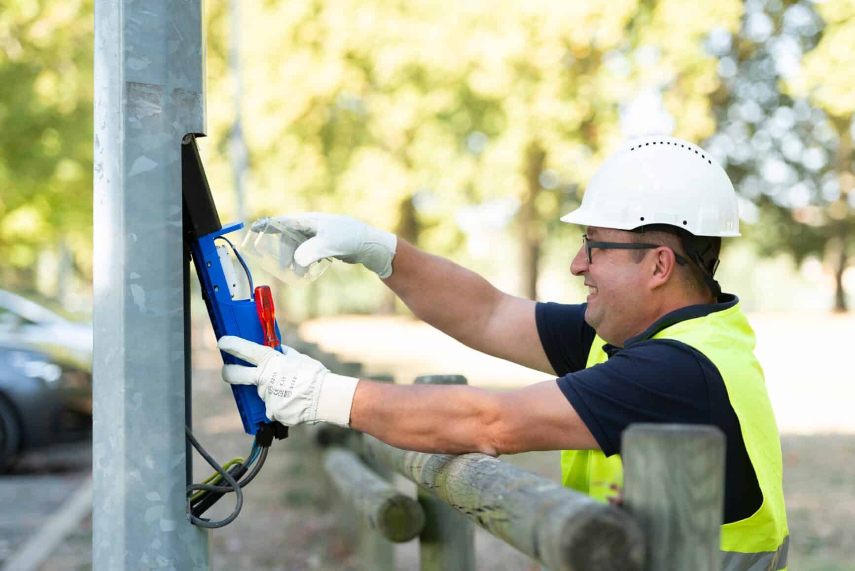 Customer Care teams ; junction boxes and accessories
